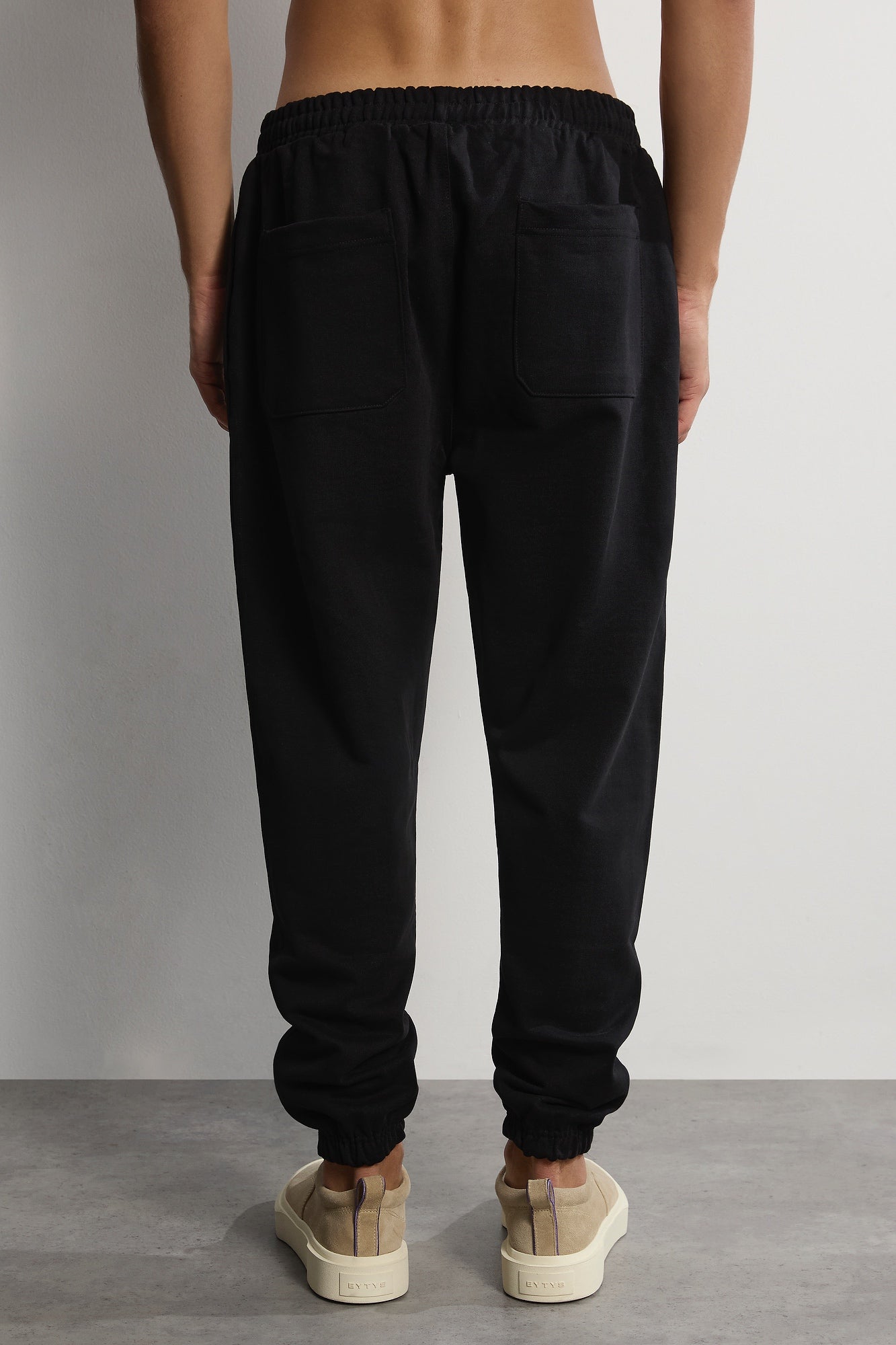 The Ash Trackpant - Black